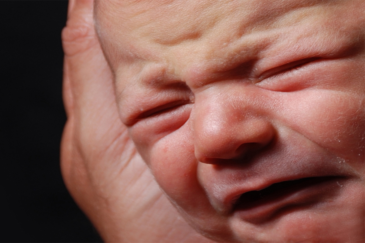 Les bébés peuvent faire semblant de pleurer